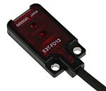 Fotocélula rectangular Omron, Sistema Difuso, alcance 5 mm → 30 mm, salida PNP, Cable de 3 hilos de 2 m., IP67