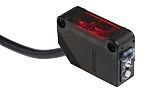 Fotocélula rectangular Omron, Sistema Reflex, alcance 100 mm → 4 m, salida NPN, Cable de 3 hilos de 2 m., IP69K