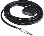 Fotocélula rectangular Omron, Sistema Reflex, alcance 200 mm → 7 m, salida PNP, Cable de 3 hilos de 2 m., IP67