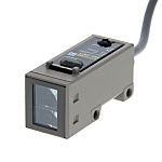 Fotocélula rectangular Omron, Sistema Reflex, alcance 3.000 mm, salida NPN, PNP