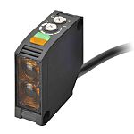 Fotocélula rectangular Omron, Sistema Difuso, alcance 2,5 m, salida NPN, Precableado
