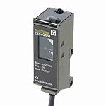 Fotocélula rectangular Omron, Sistema Reflex, alcance 3.000 mm, salida NPN/PNP, Cable de 5 m